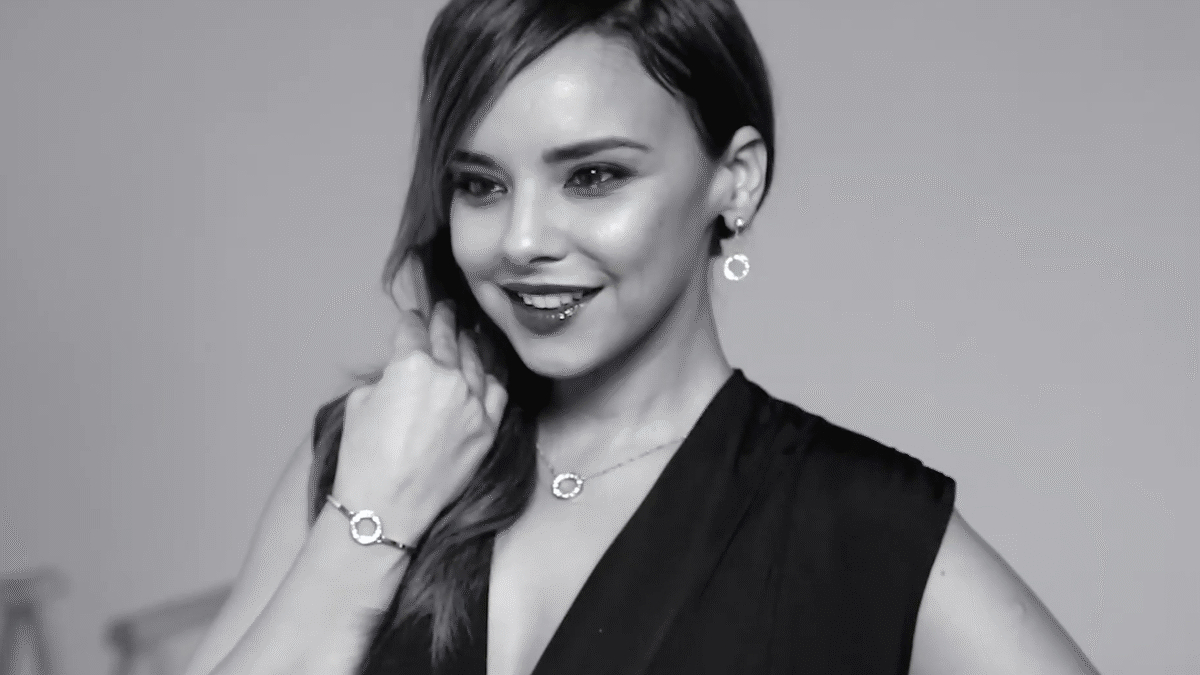 Chenoa con joyas de la colección especial de Marea